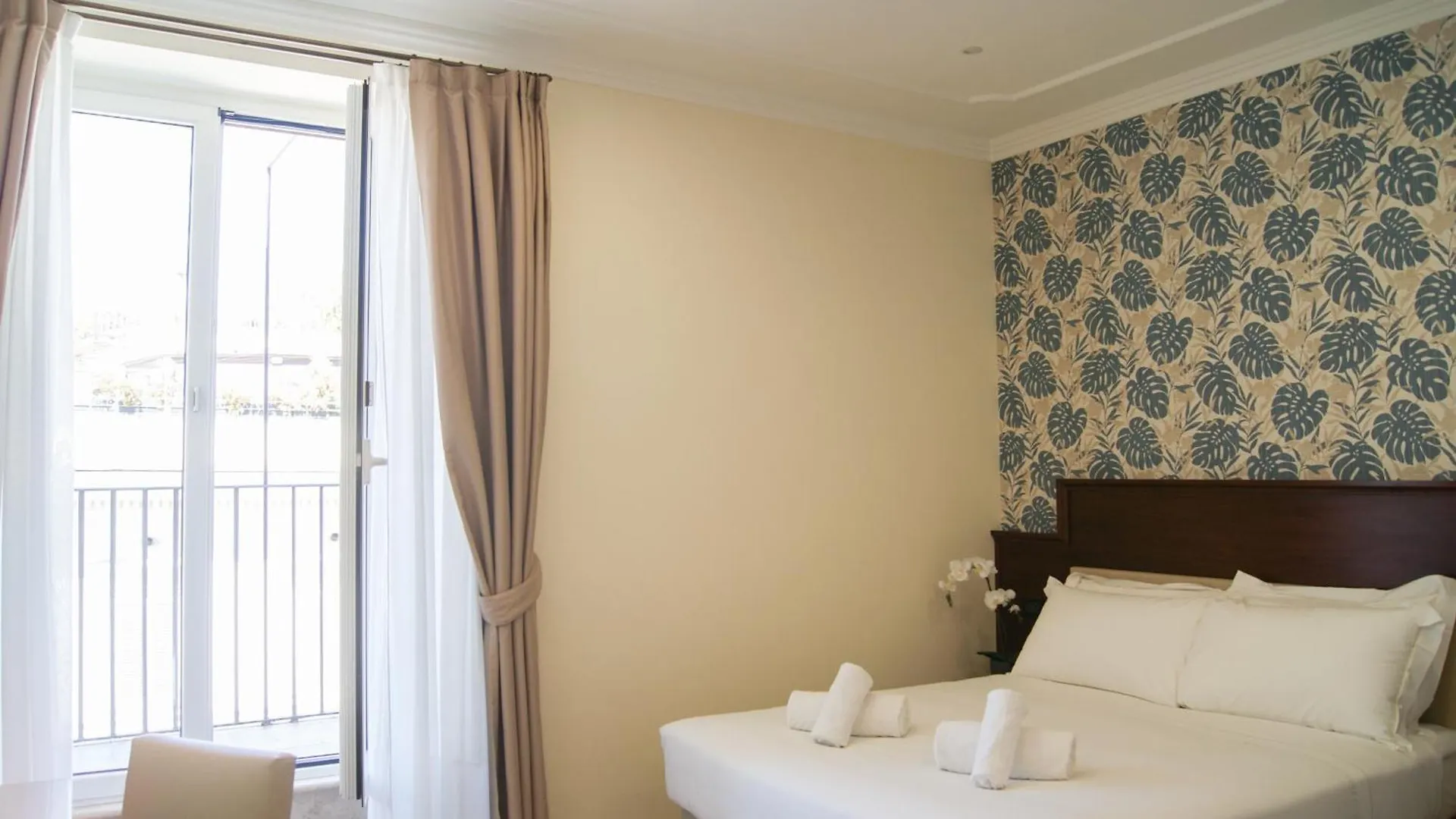 Glam Luxury Rome Hotel