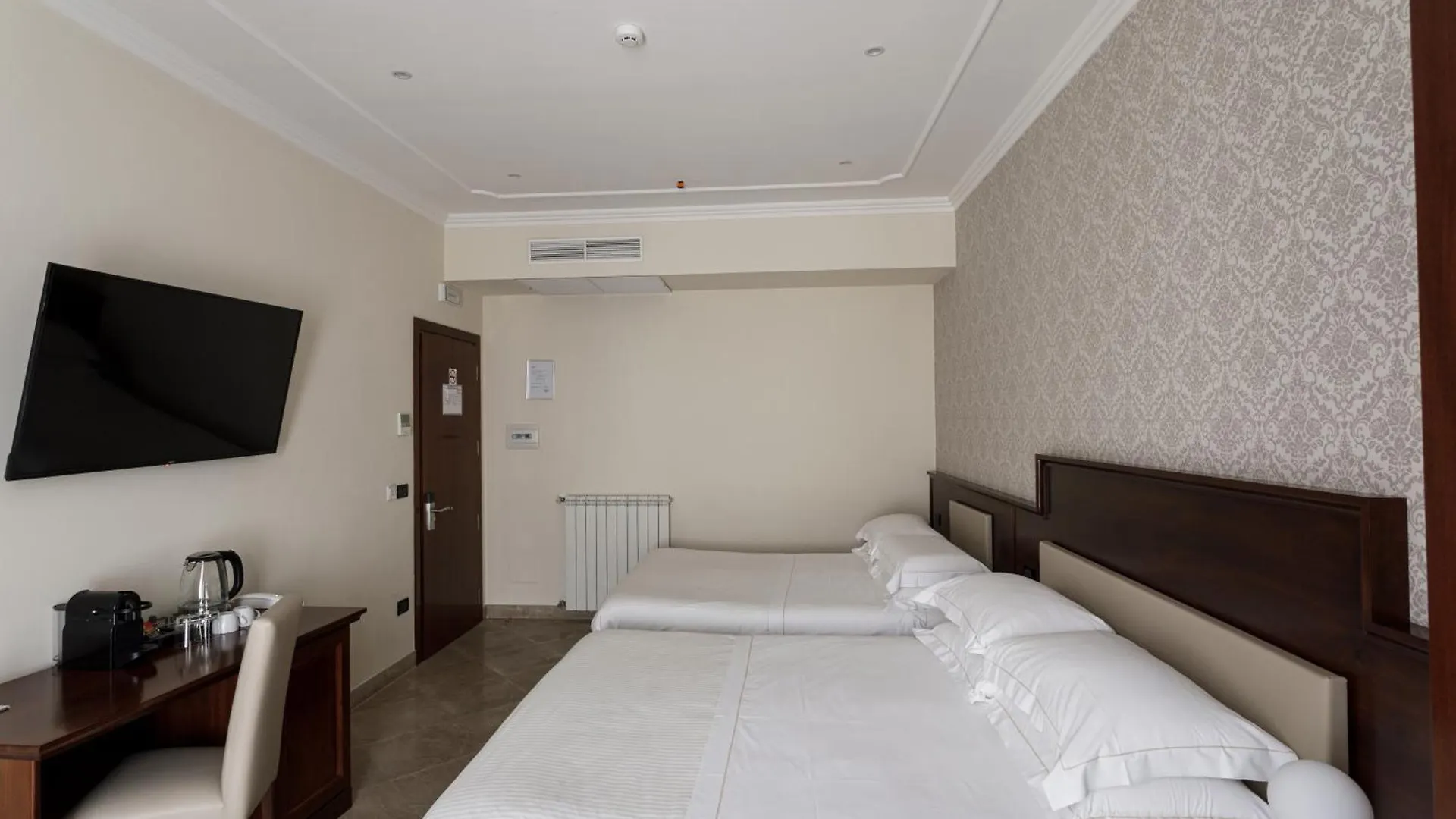 Glam Luxury Rome Hotel
